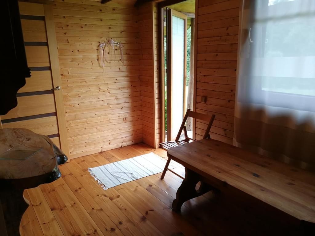 Кемпинги Iecupes wooden cabin with view to river Иецава