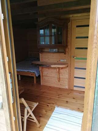 Кемпинги Iecupes wooden cabin with view to river Иецава Двухместный номер с 1 кроватью и патио-6
