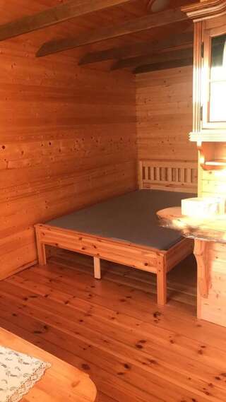 Кемпинги Iecupes wooden cabin with view to river Иецава Двухместный номер с 1 кроватью и патио-9
